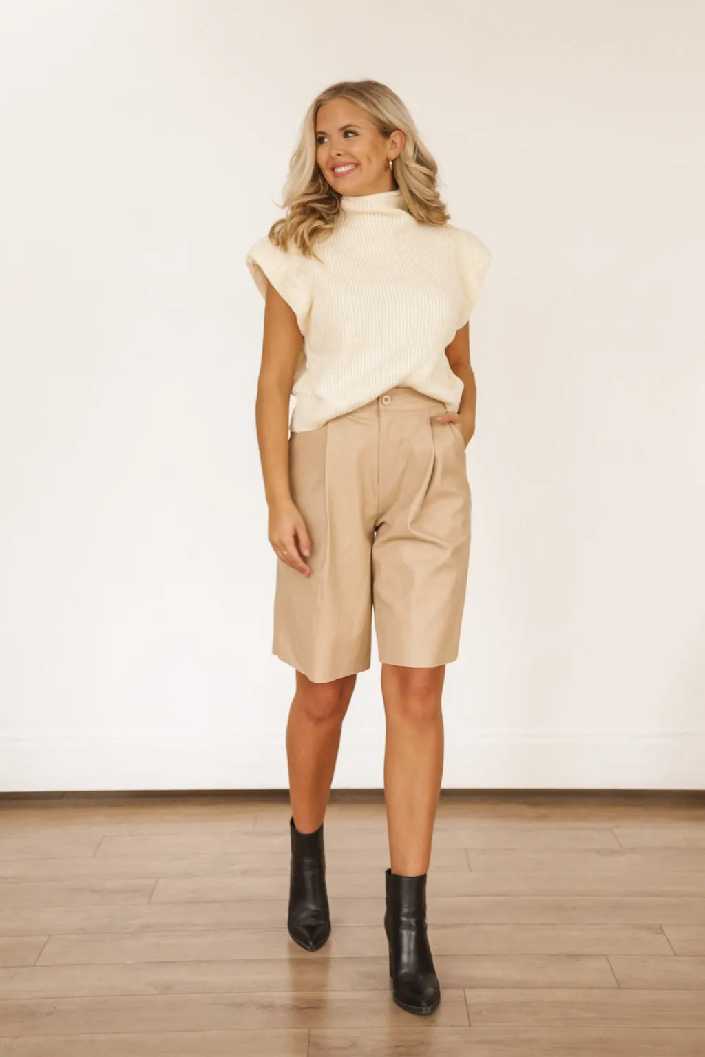 Leather Midi Short (Taupe)